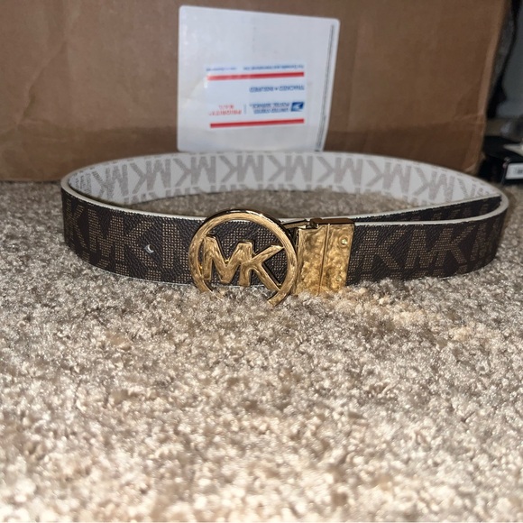 Michael Kors reversible belt size small - Picture 1 of 2